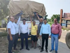 गाजीपुर में एक्सपायर्ड गेहूं आटा की खेप जब्त:…