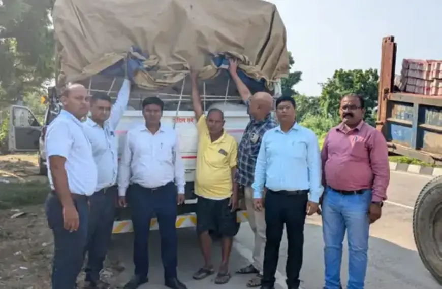 गाजीपुर में एक्सपायर्ड गेहूं आटा की खेप जब्त: 112 बोरी सीज, बाजार में बिक्री रोकने की बड़ी कार्रवाई